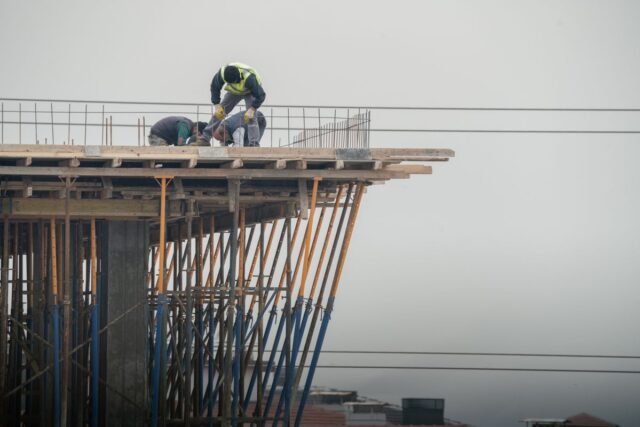 Cum alegi tipul de acoperiș potrivit în funcție de climă și buget
